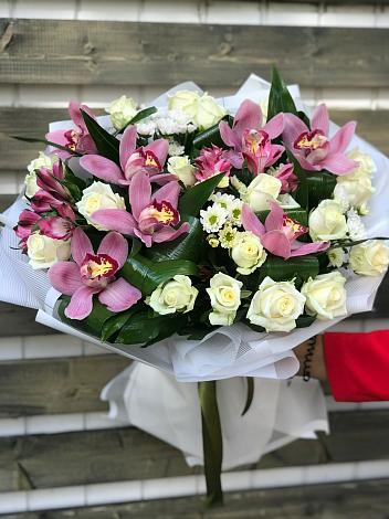 Букет цветов из: Розы и Хризантемы в Мелихово