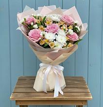 Букет цветов из:  Гвоздики, Орхидеи и Розы в Мелихово