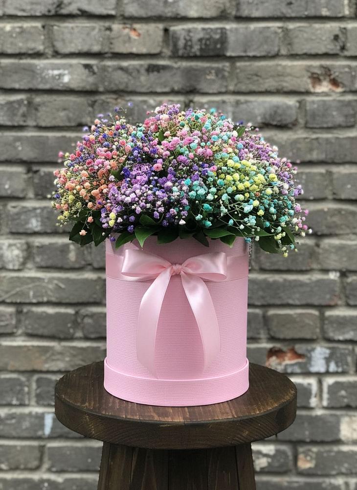 Цветочная композиция из Гипсофила и Розы в шляпной коробке в Мелихово
