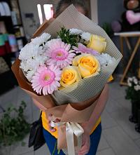 Букет цветов из:  Герберы, Розы и Хризантемы в Мелихово