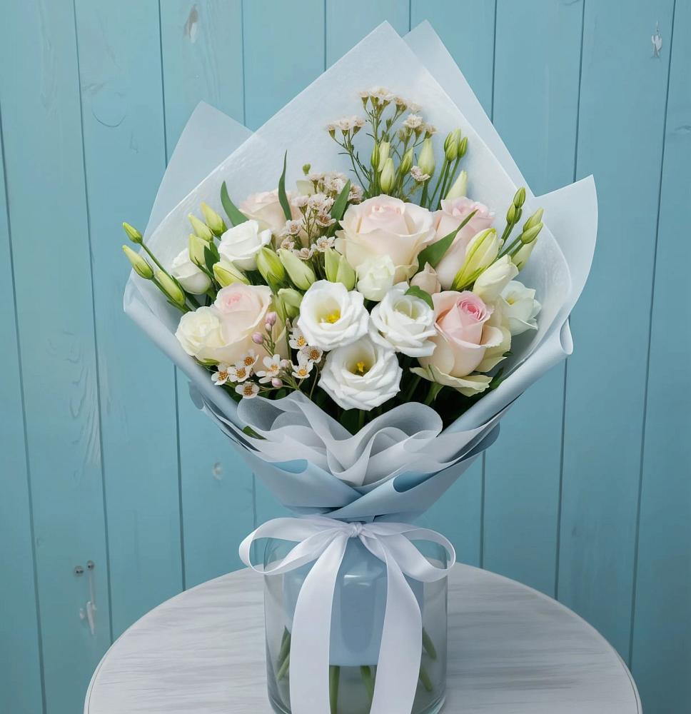 Букет цветов из: Розы и Лизиантусы в Мелихово