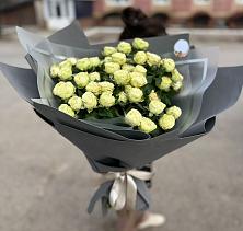 Букет Белые кустовые розы Солинеро в Мелихово