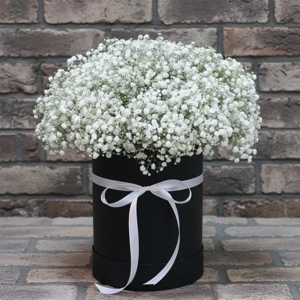 Цветочная композиция из Гипсофила в шляпной коробке в Мелихово