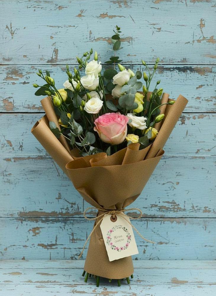 Букет цветов из: Розы и Лизиантусы в Мелихово