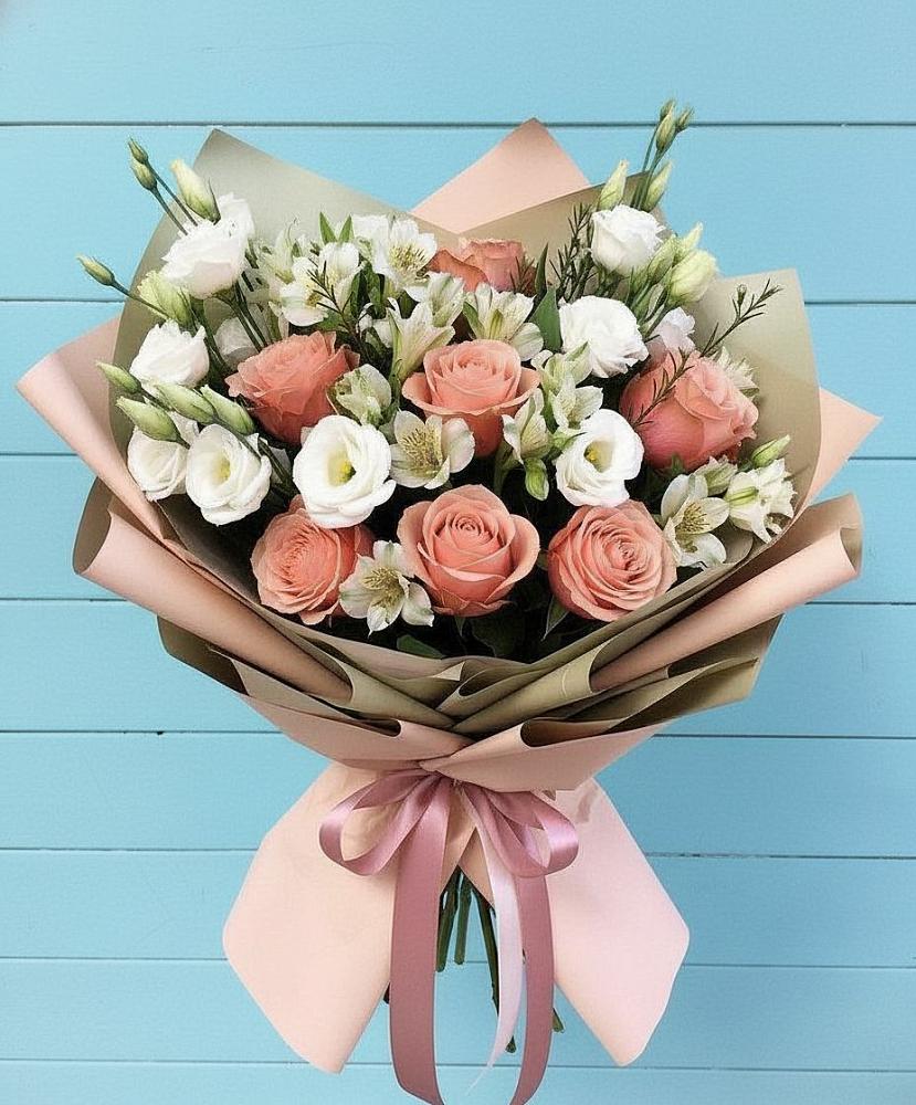 Букет цветов из: Розы, Альстромерии и Лизиантусы в Мелихово