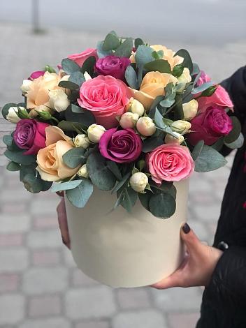 Цветочная композиция из Розы в шляпной коробке в Мелихово