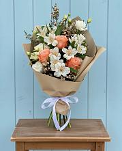 Букет цветов из:  Альстромерии, Лизиантусы, Розы и Хризантемы в Мелихово