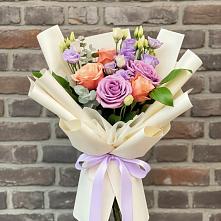 Букет цветов из:  Лизиантусы и Розы в Мелихово