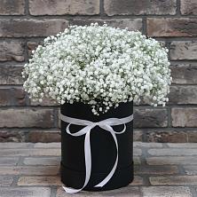 Цветочная композиция из Гипсофила в шляпной коробке в Мелихово