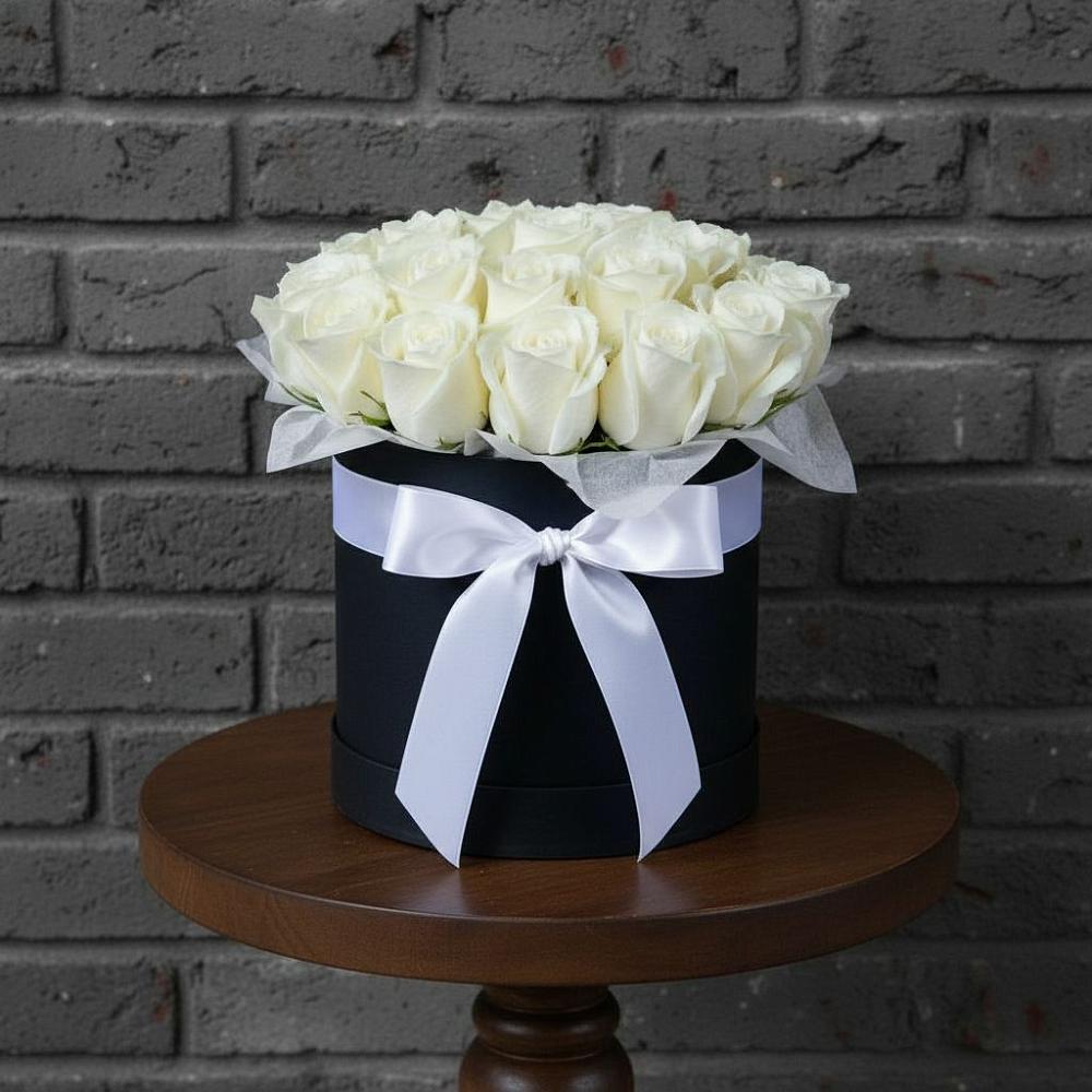 Цветочная композиция из Розы в шляпной коробке в Мелихово