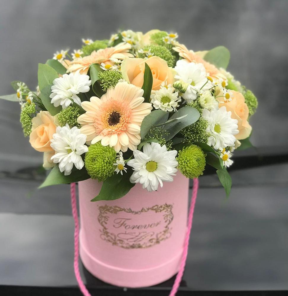 Цветочная композиция из Розы, Герберы и Хризантемы в шляпной коробке в Мелихово