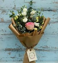 Букет цветов из:  Розы и Лизиантусы в Мелихово