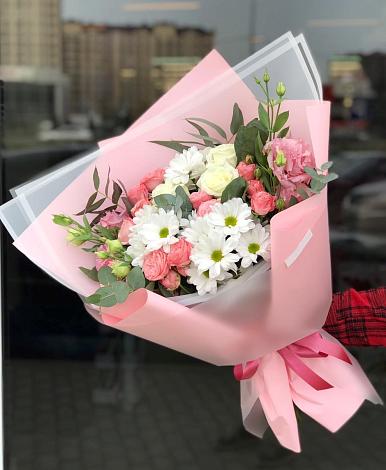 Букет цветов из: Розы, Лизиантусы и Хризантемы в Мелихово