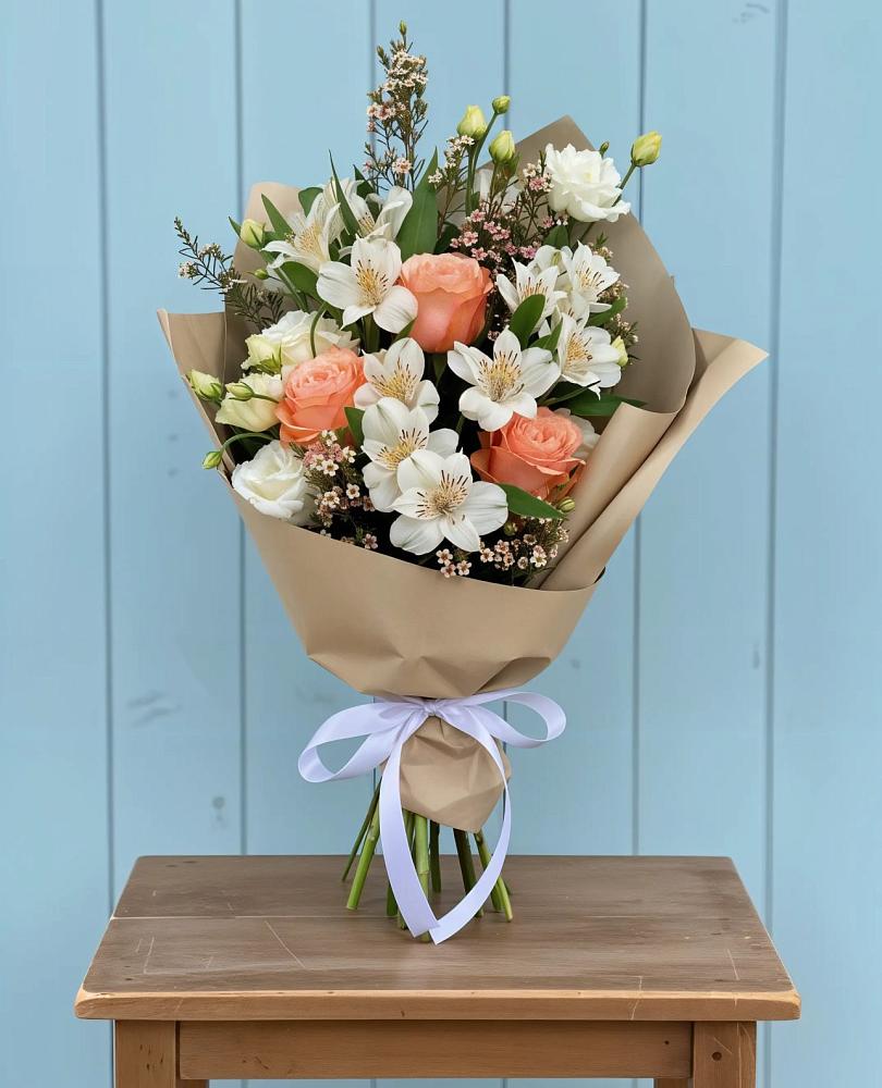 Букет цветов из: Альстромерии, Лизиантусы, Розы и Хризантемы в Мелихово