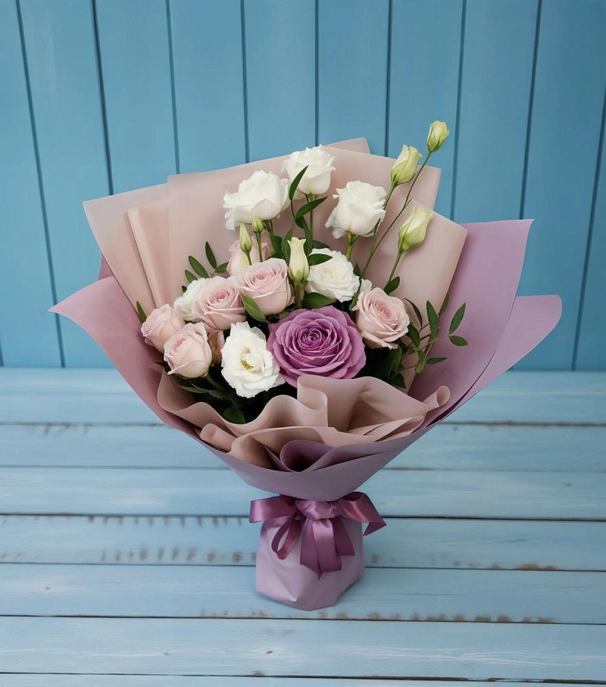 Букет цветов из: Розы и Лизиантусы в Мелихово